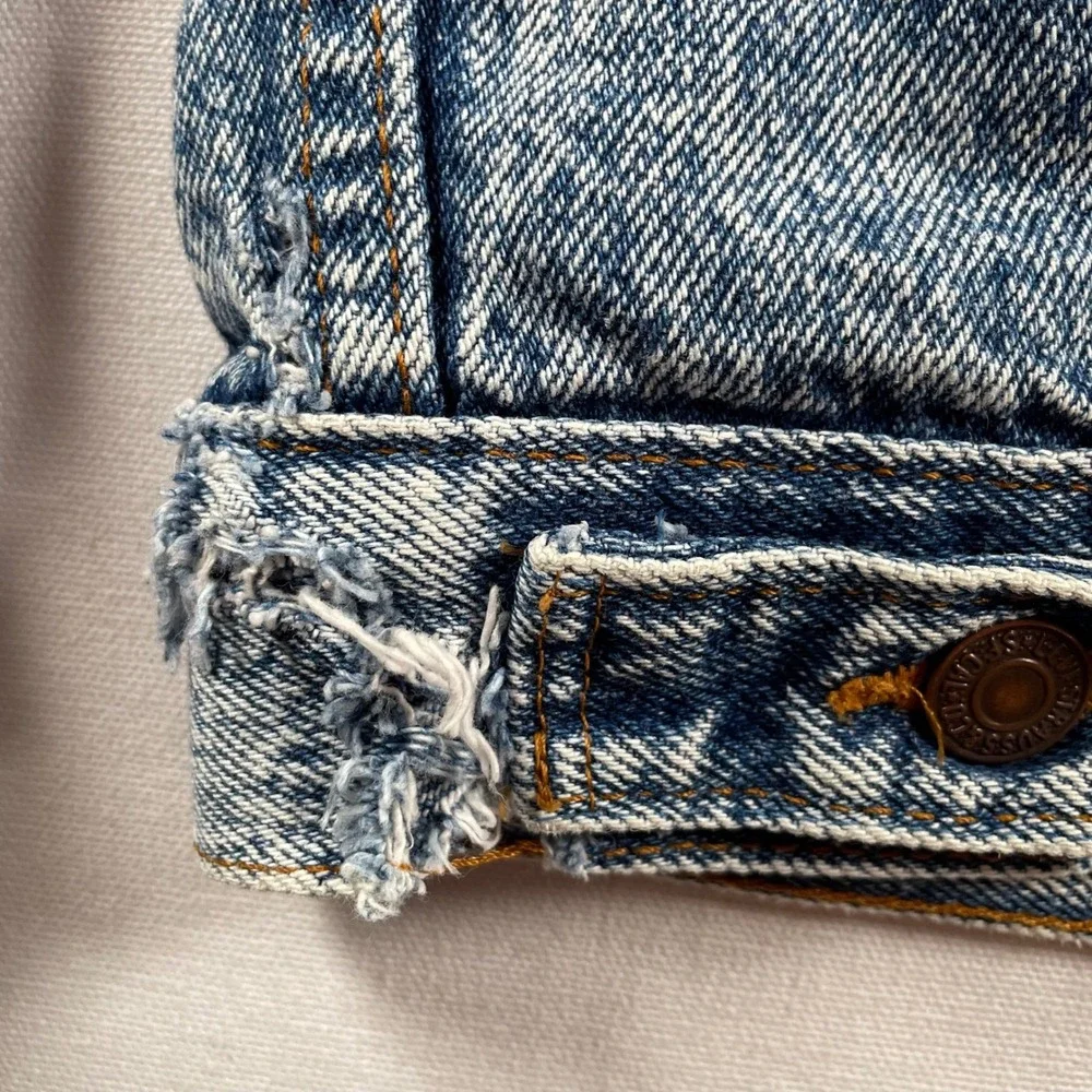 Vintage Levi's Denim Jacket Distressed‎ Trucker Mens Stonewash Blue Distressed - Picture 10 of 11